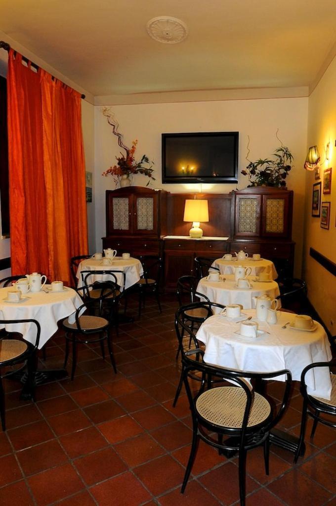 Albergo Italia Di Nardi Renzo & C Snc Poggibonsi Exterior photo